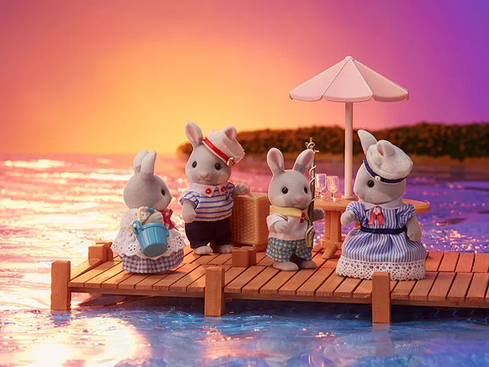 Calico Critters Sea Breeze Rabbit Family